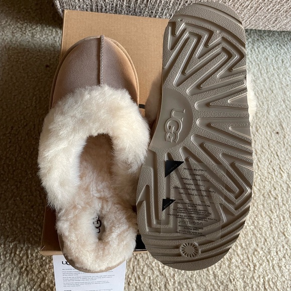 Authentic New Ugg Cozy II Slippers Kids’ Sz 6 (Women’s 7.5), Pretty Sand Color! - Picture 7 of 8